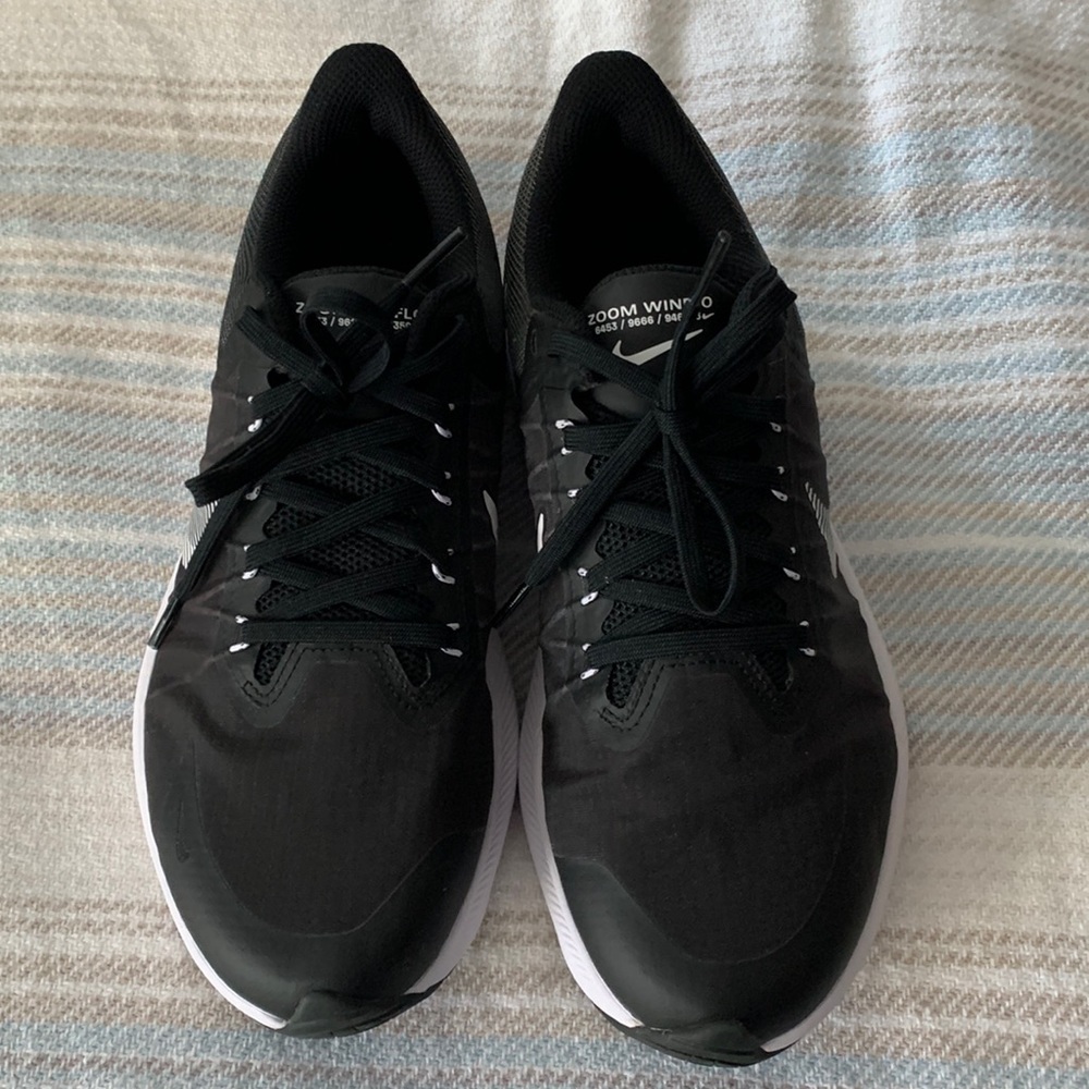 Nike Zoom Winflo Black/White CW3421-005 Women's size 8.5 Like New